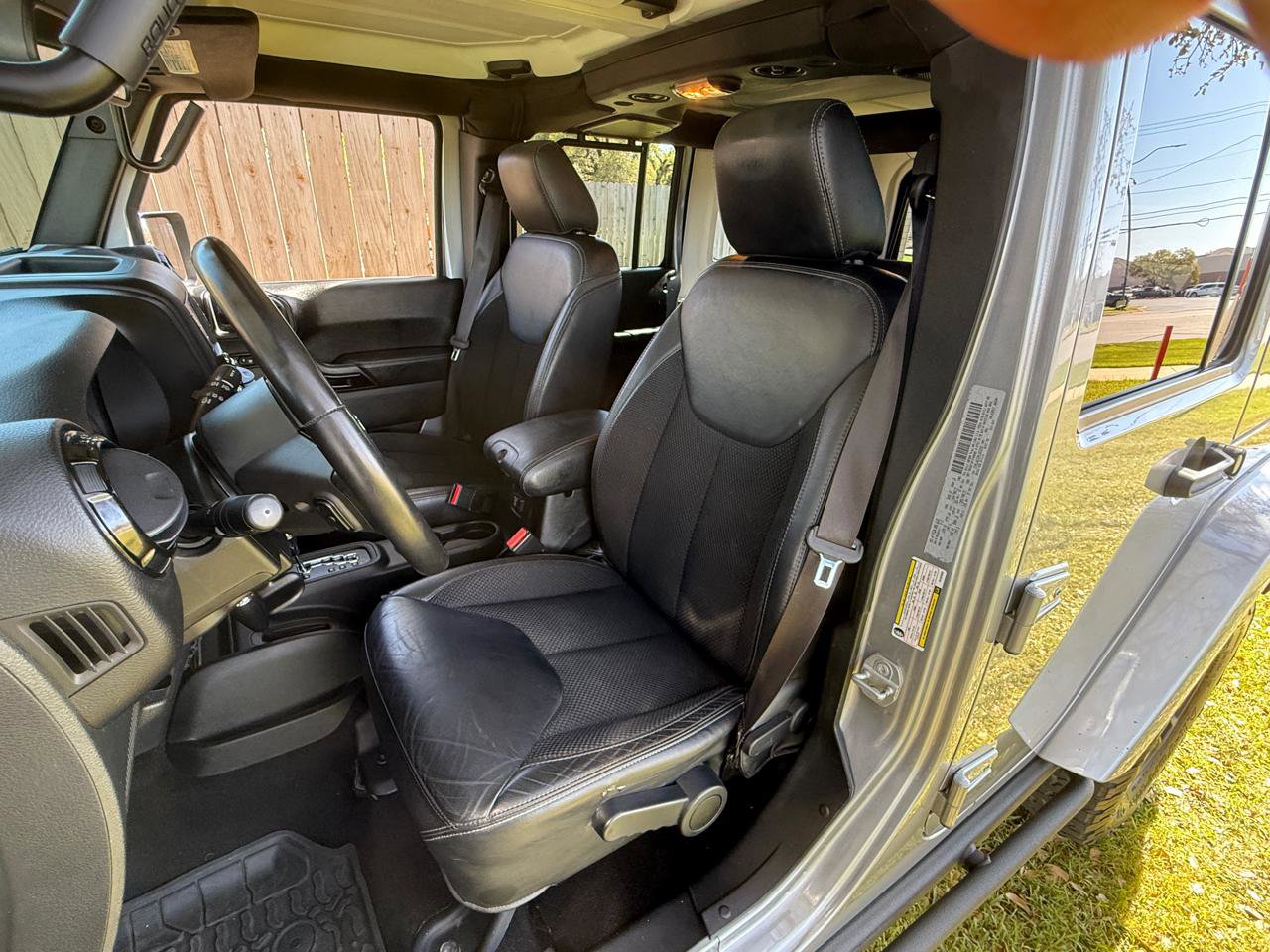 Used 2017 Jeep Wrangler Unlimited Sahara AWD/4WD image 14
