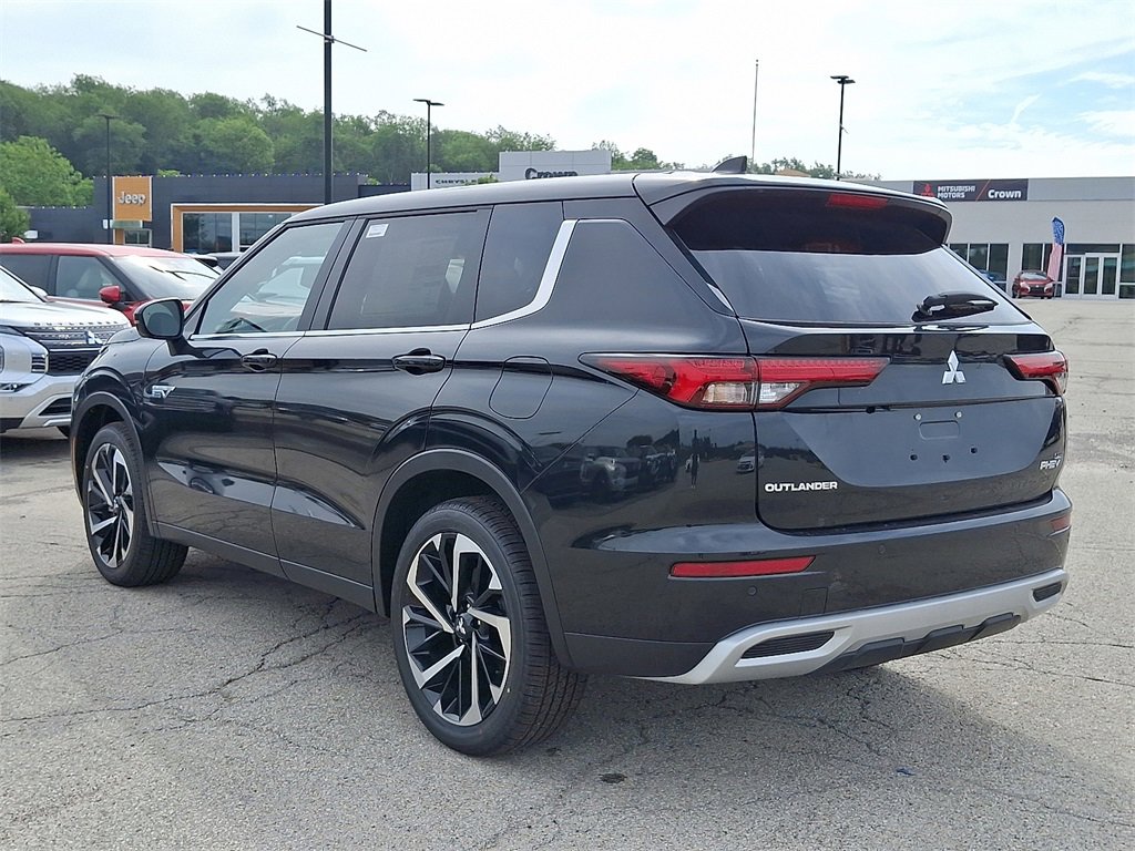 New 2025 Mitsubishi Outlander SE image 3