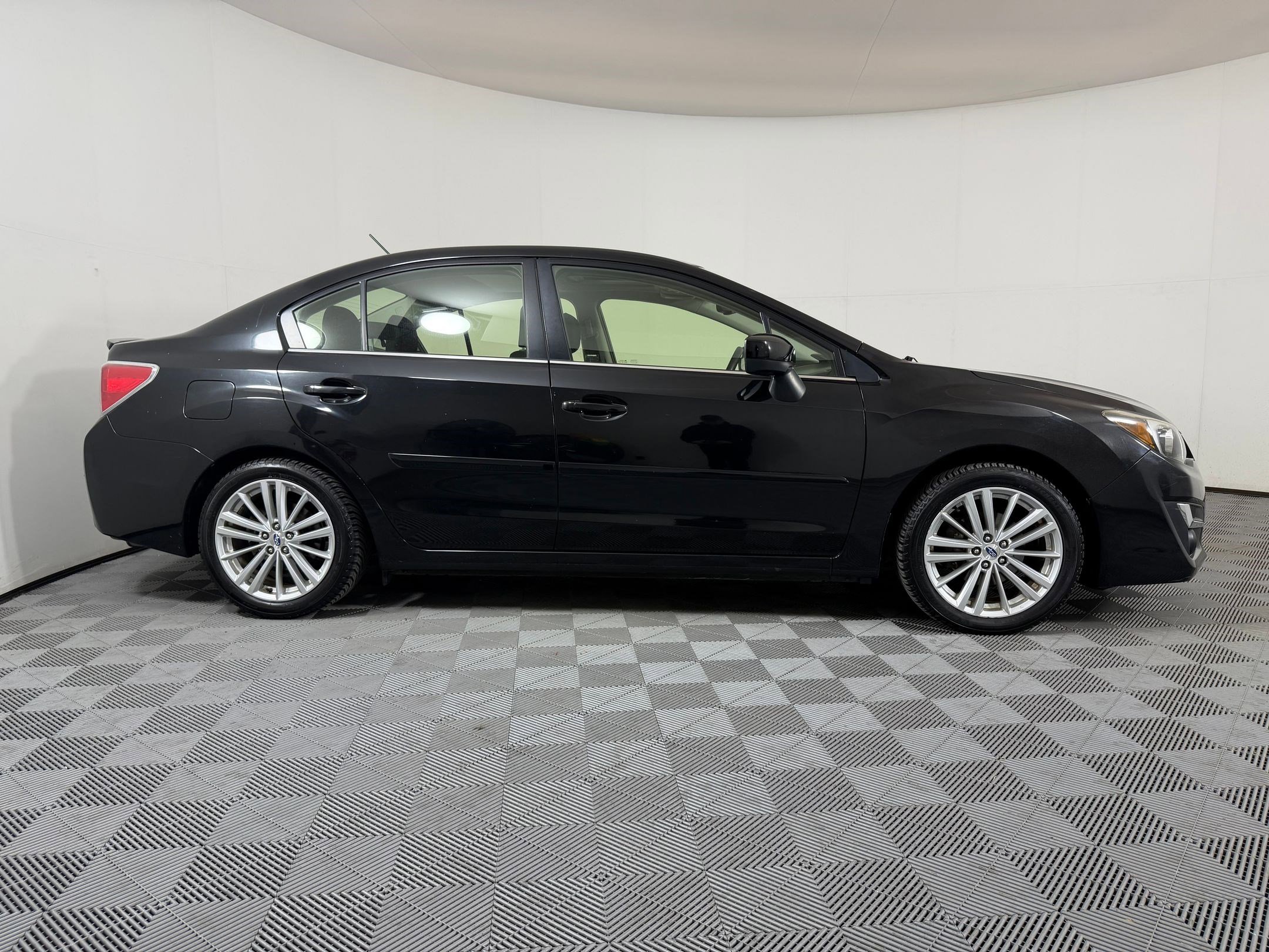 Used 2015 Subaru Impreza 2.0i Premium image 8