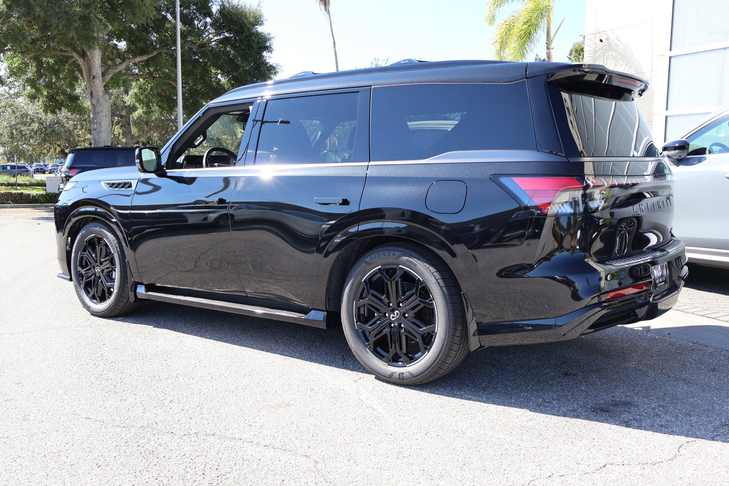 New 2026 INFINITI QX80 4WD image 3