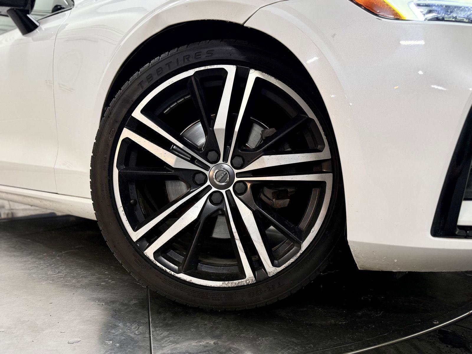 Used 2019 Volvo S60 T5 R-Design image 9