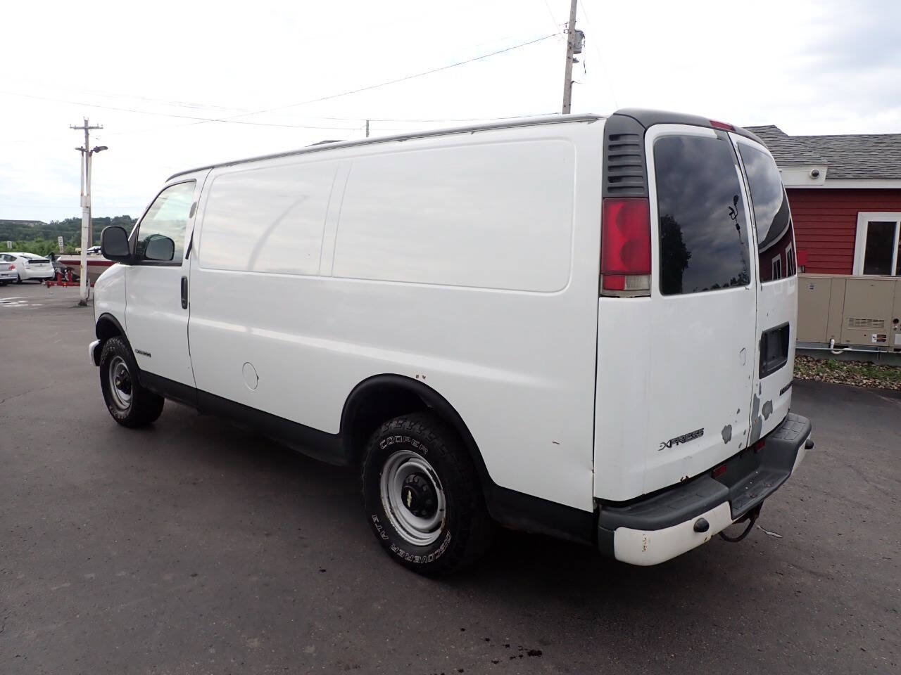 Used 2000 Chevrolet Express 3500 w/ Cold Climate Pkg RWD image 4