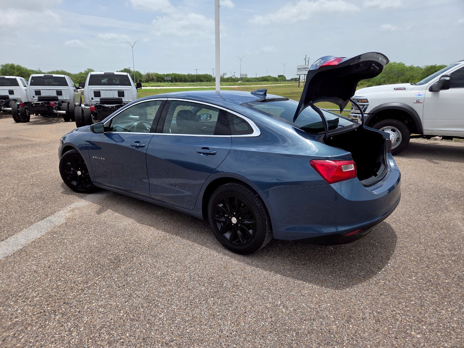 Used 2024 Chevrolet Malibu LT FWD image 25