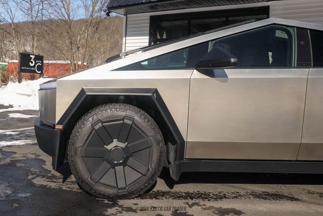 Used 2024 Tesla Cybertruck AWD Crew Cab image 4