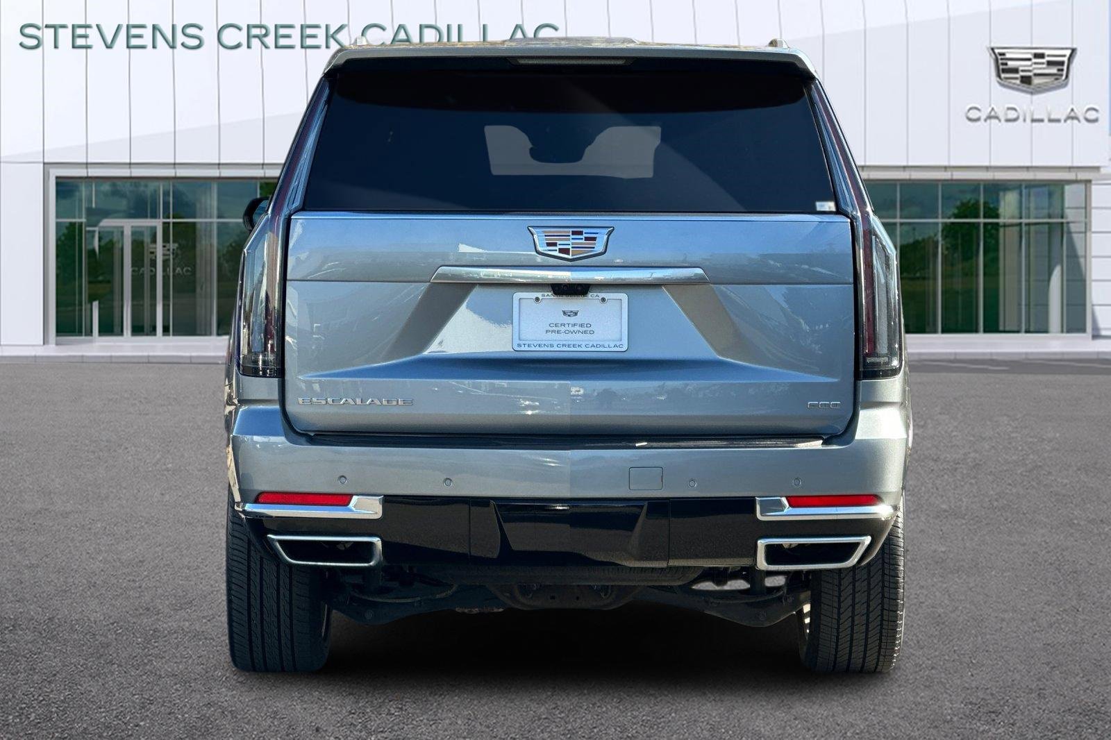Used 2025 Cadillac Escalade Premium Luxury image 4