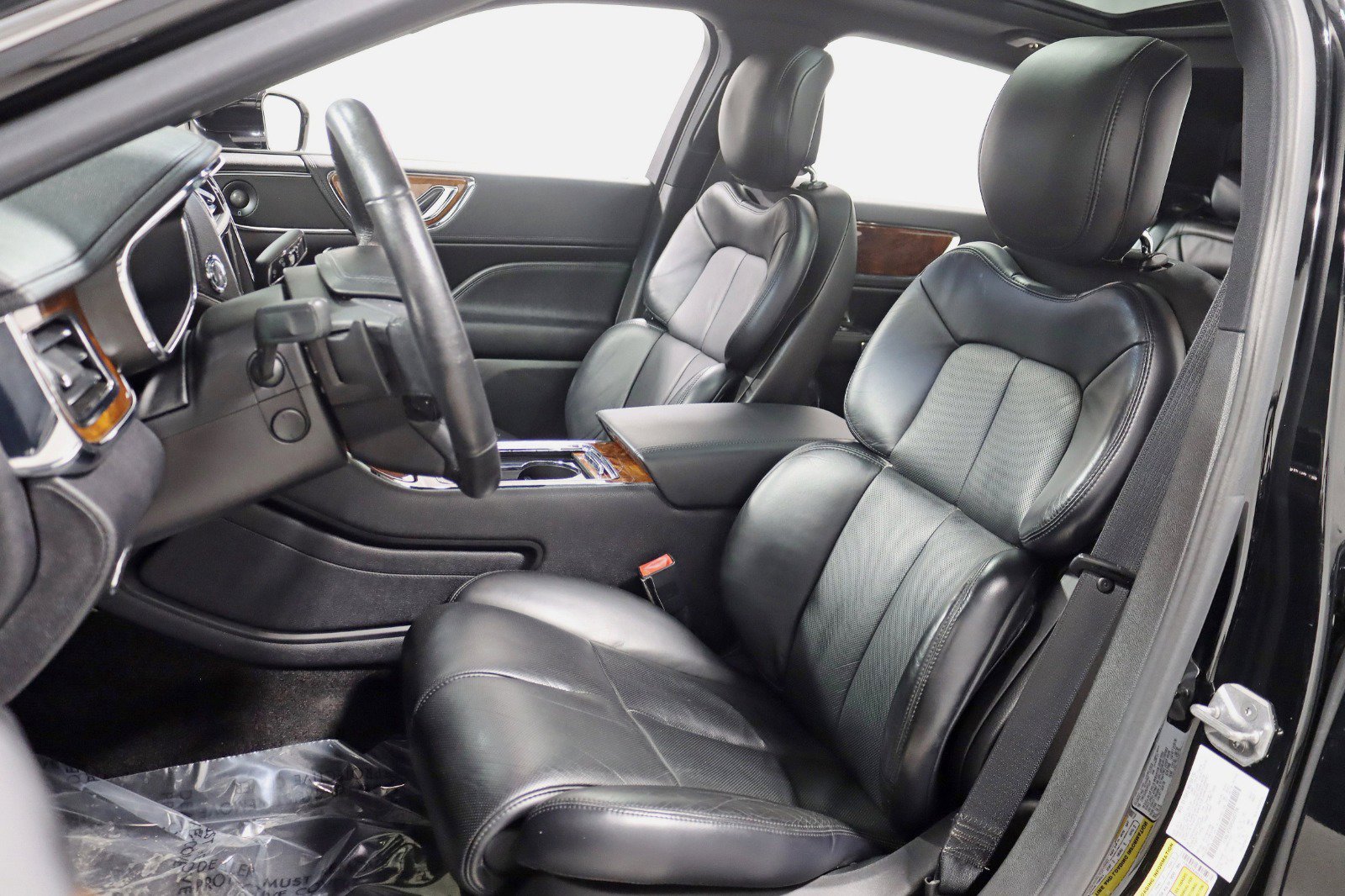 Used 2017 Lincoln Continental Select w/ Climate Package AWD/4WD image 24