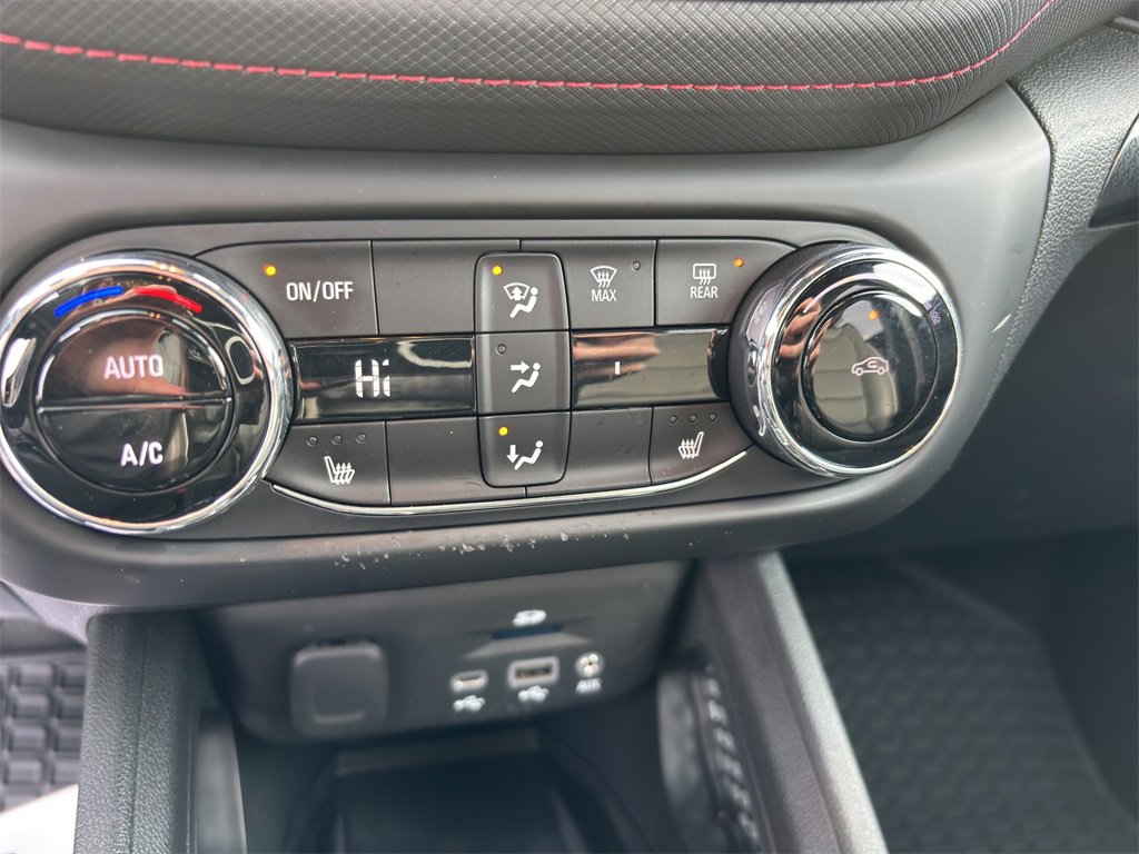 Used 2022 Chevrolet TrailBlazer RS w/ Sun and Liftgate Package image 19