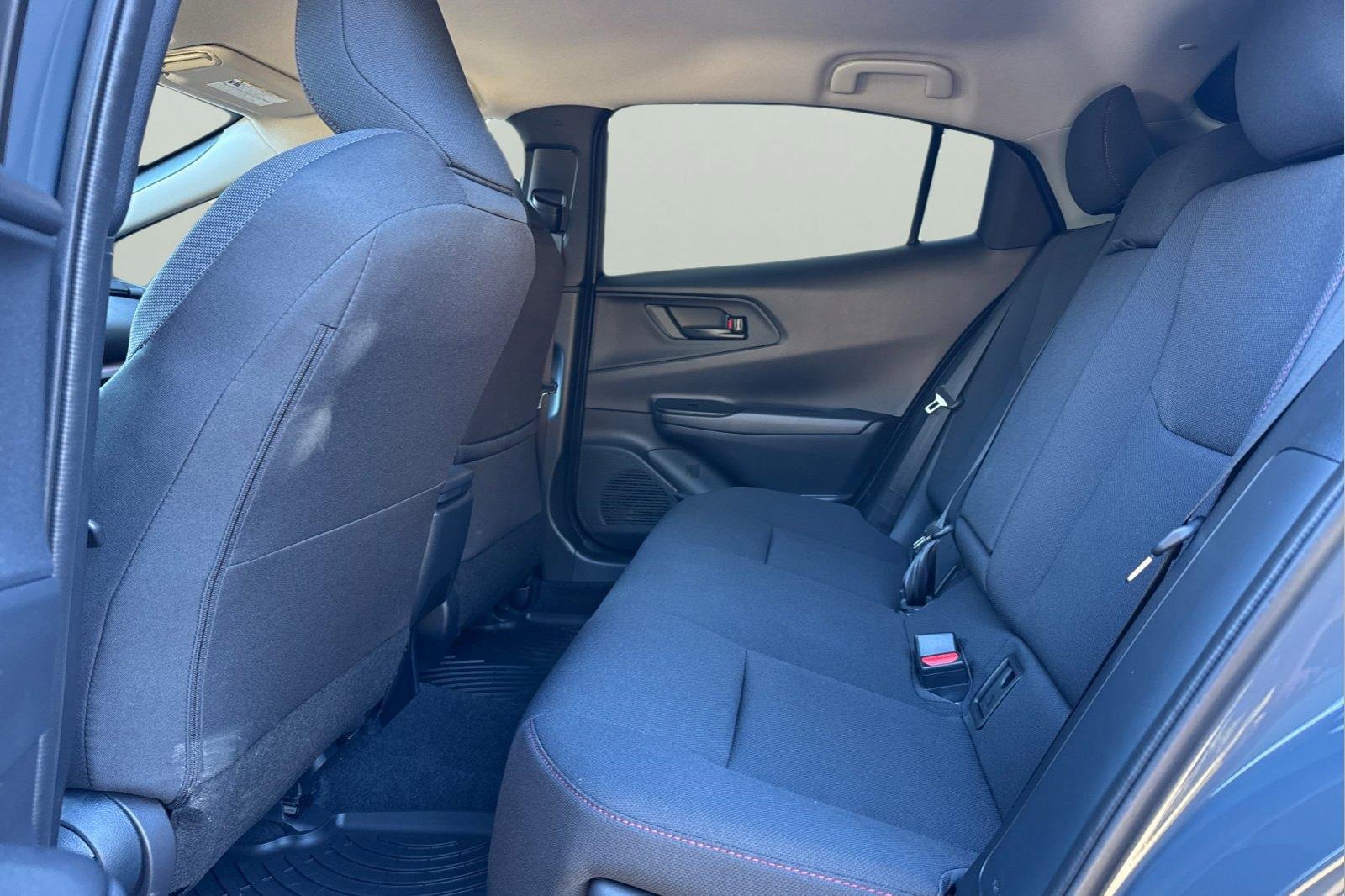 Certified 2025 Toyota Prius SE image 6