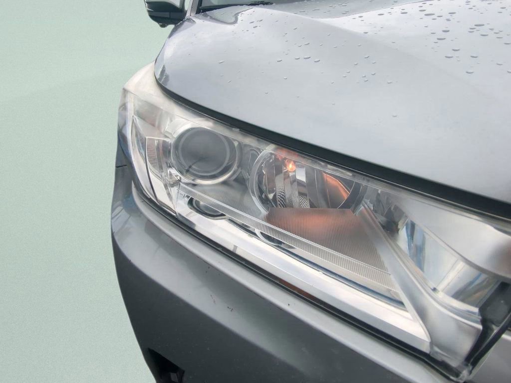 Used 2017 Toyota Highlander XLE FWD image 10