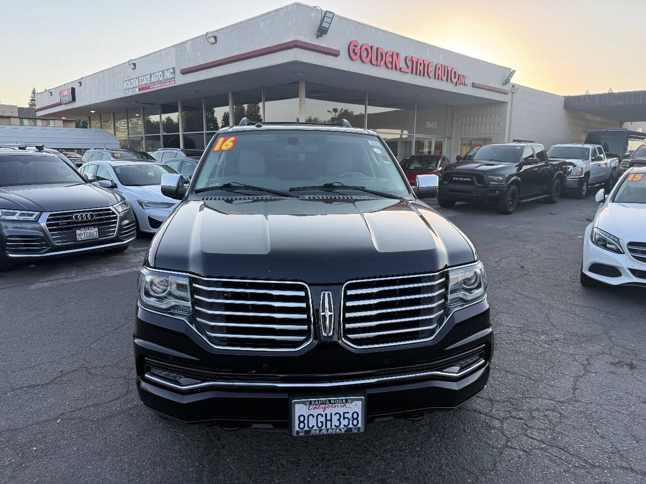 Used 2016 Lincoln Navigator Select AWD/4WD image 3