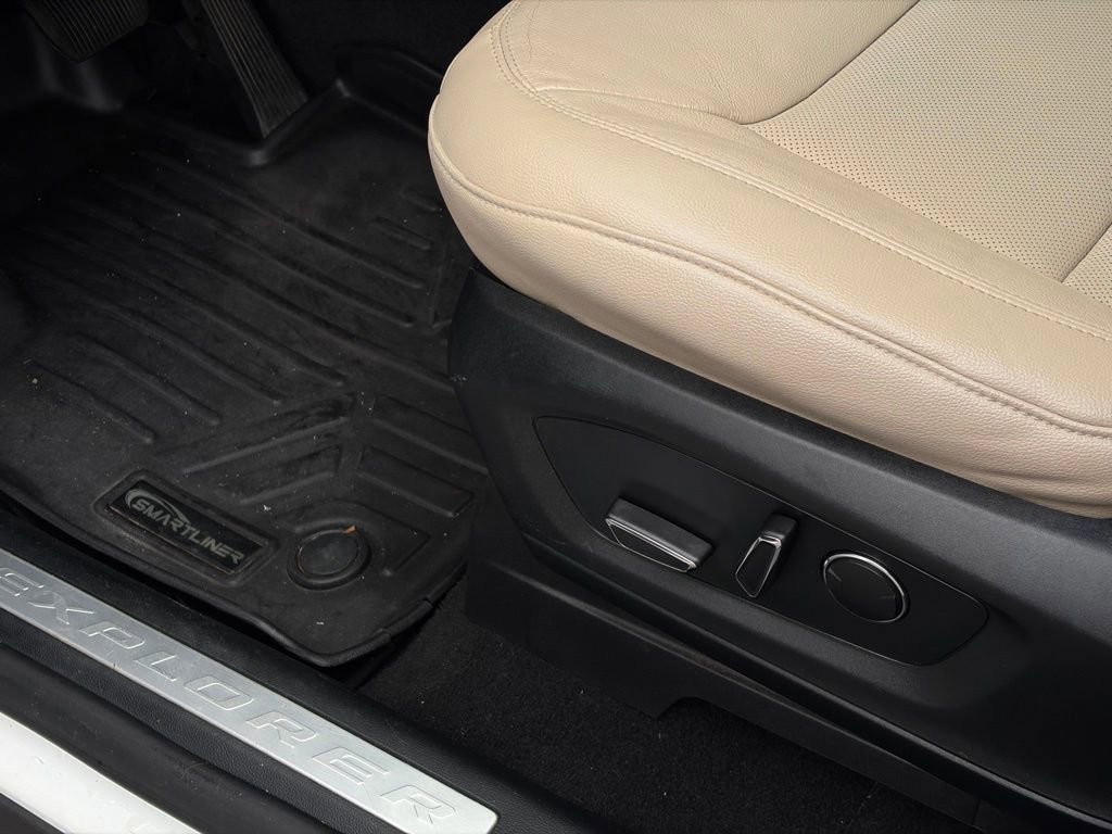 Used 2020 Ford Explorer Limited w/ Class III Trailer Tow Package image 11