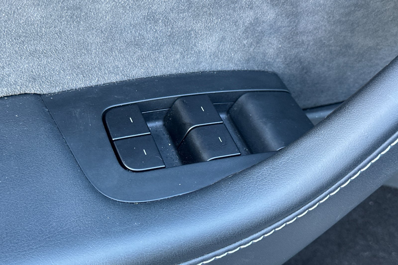 Used 2025 Tesla Model Y Performance AWD/4WD image 12