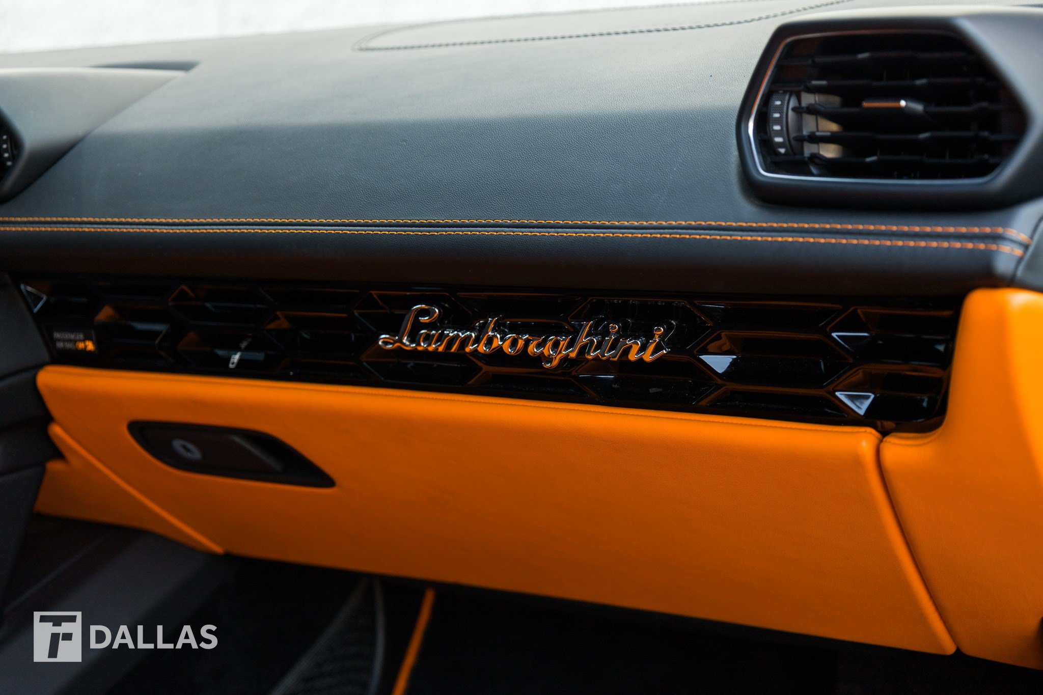 Used 2022 Lamborghini Huracan EVO RWD image 31