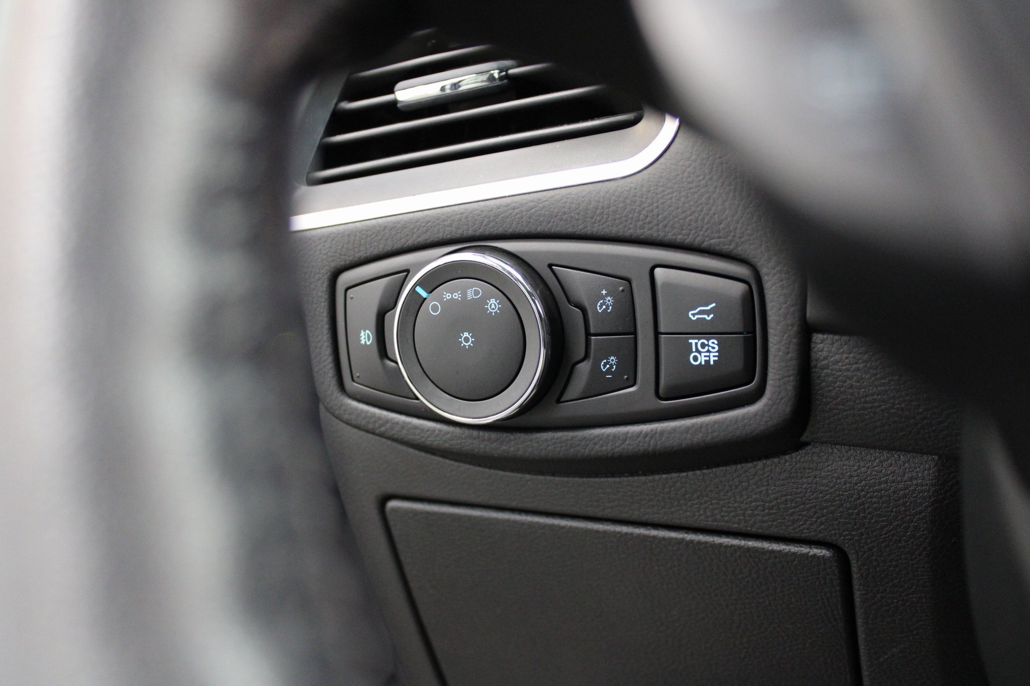 Used 2024 Ford Edge Titanium image 32