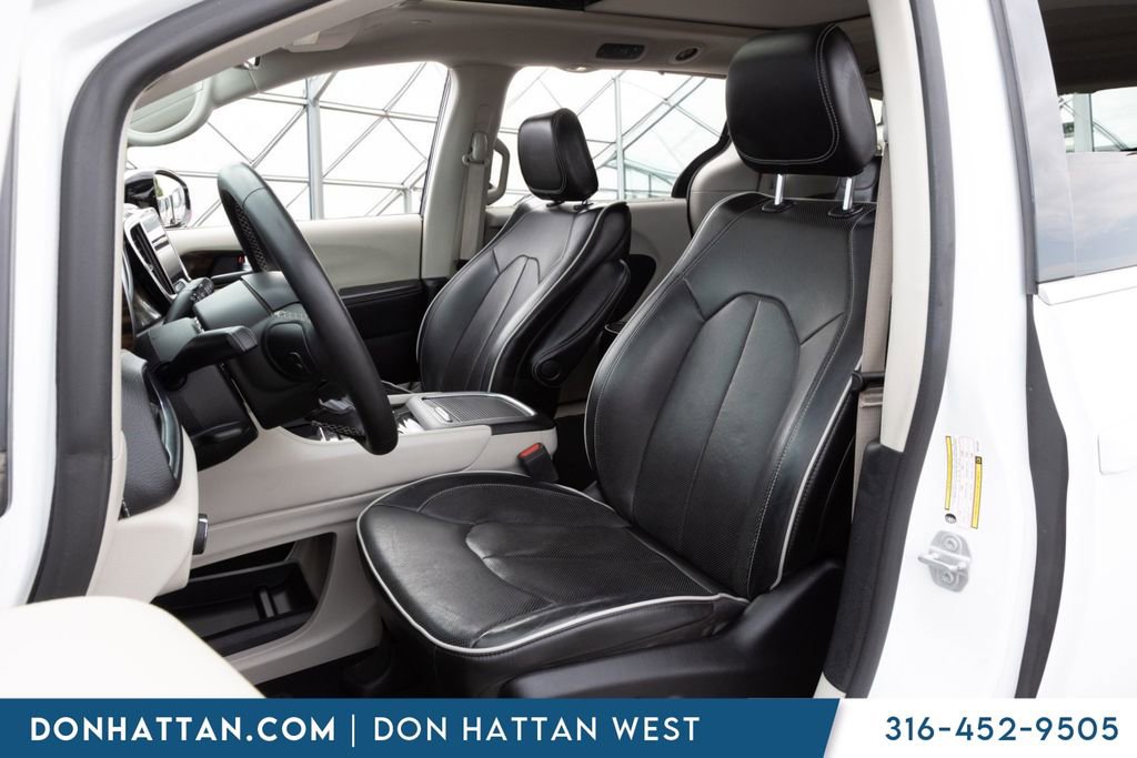 Used 2023 Chrysler Pacifica Limited FWD image 17