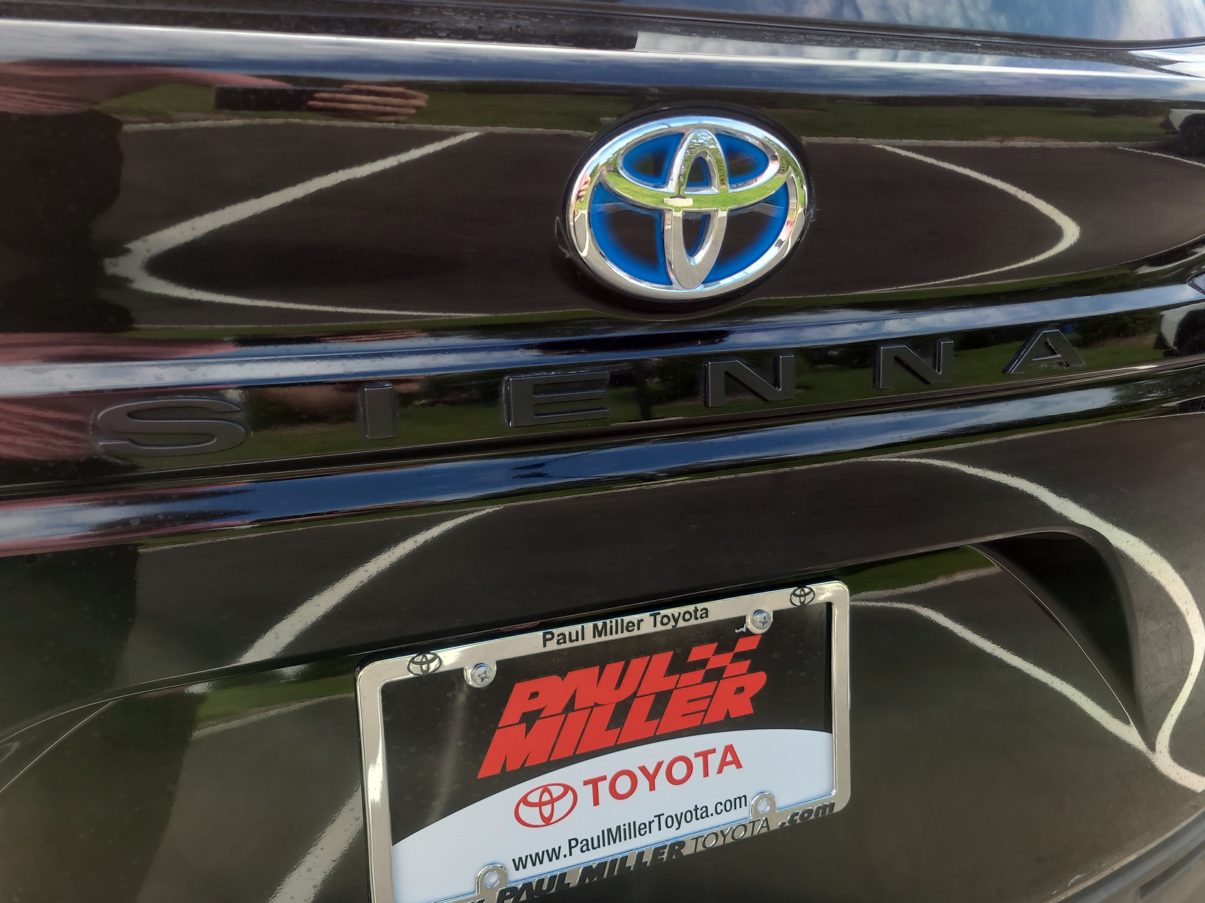 Certified 2025 Toyota Sienna LE FWD image 29