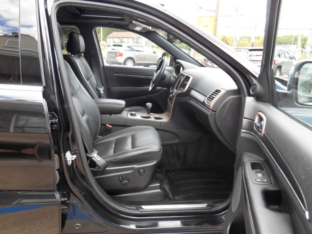 Used 2015 Jeep Grand Cherokee Limited AWD/4WD image 7