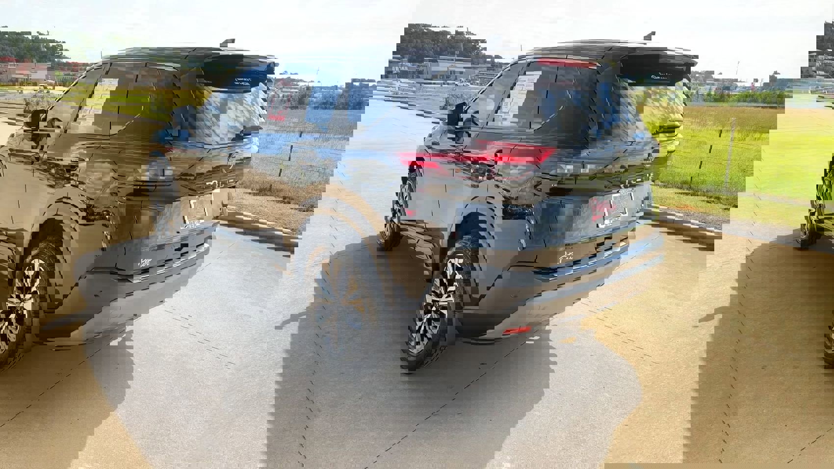 Used 2023 Nissan Rogue SV image 7