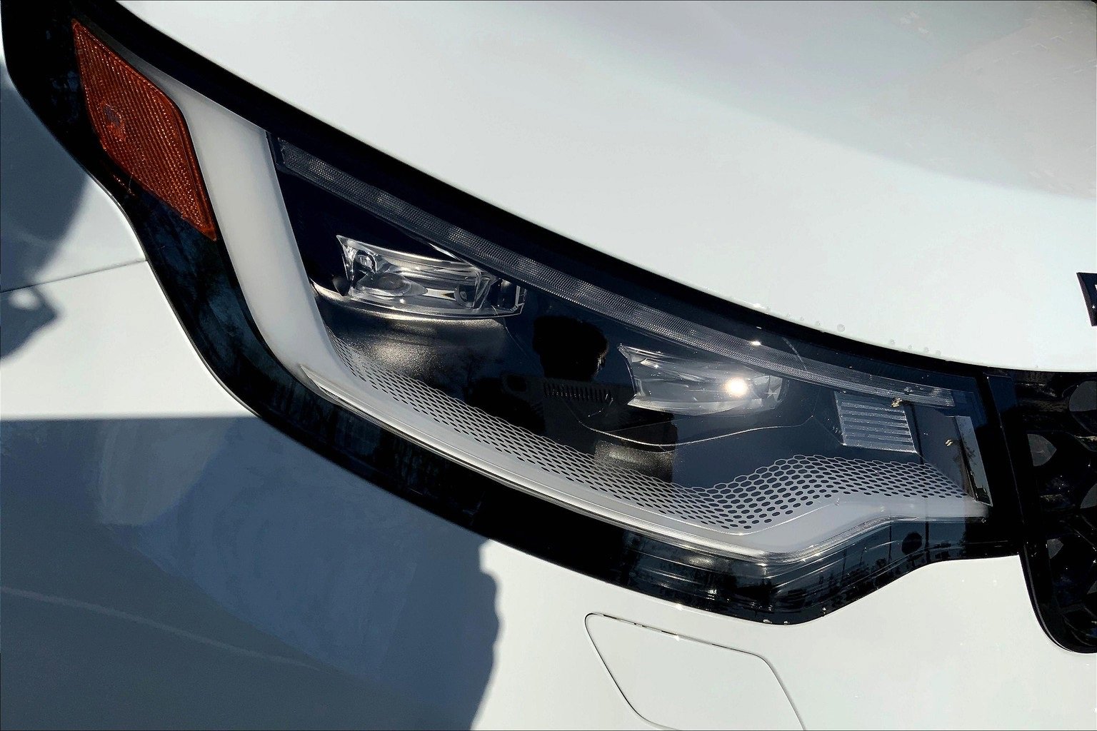 New 2025 Land Rover Discovery Dynamic SE image 13