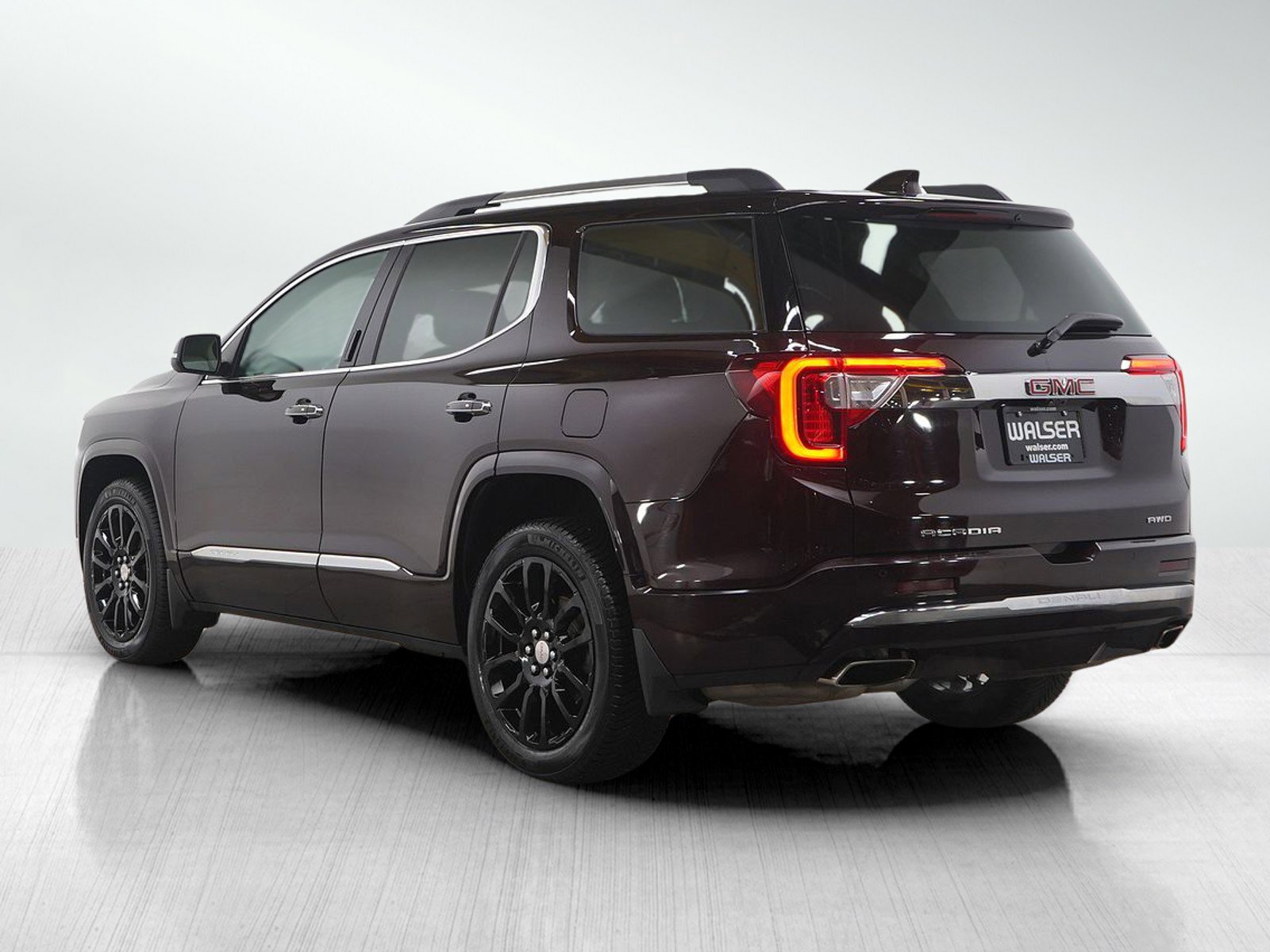 Used 2021 GMC Acadia Denali w/ GMC Pro Grade Package image 3