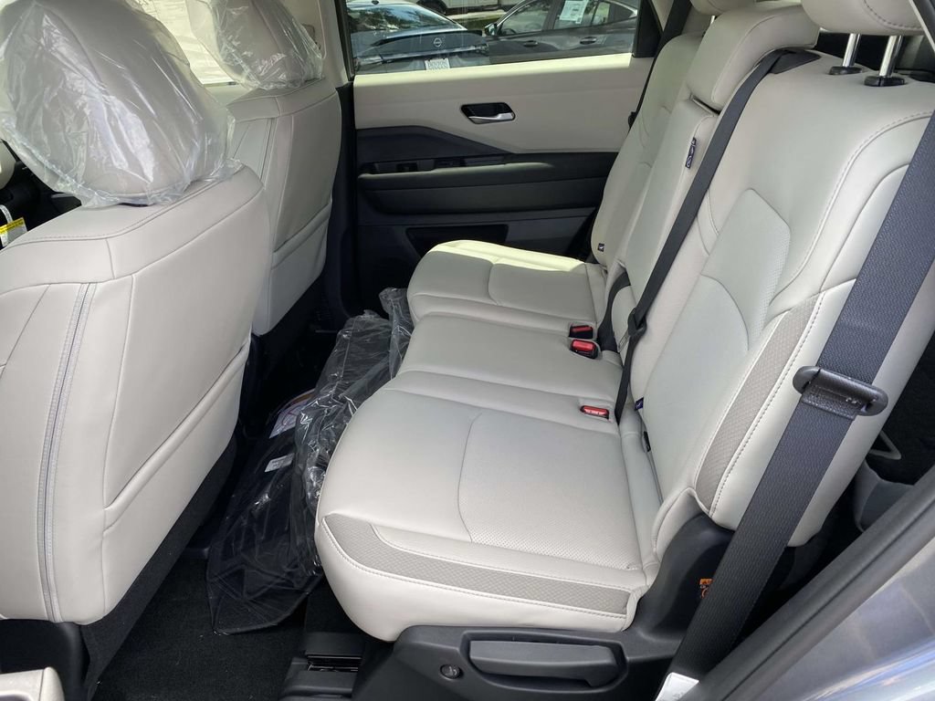 New 2026 Nissan Pathfinder SL FWD image 9