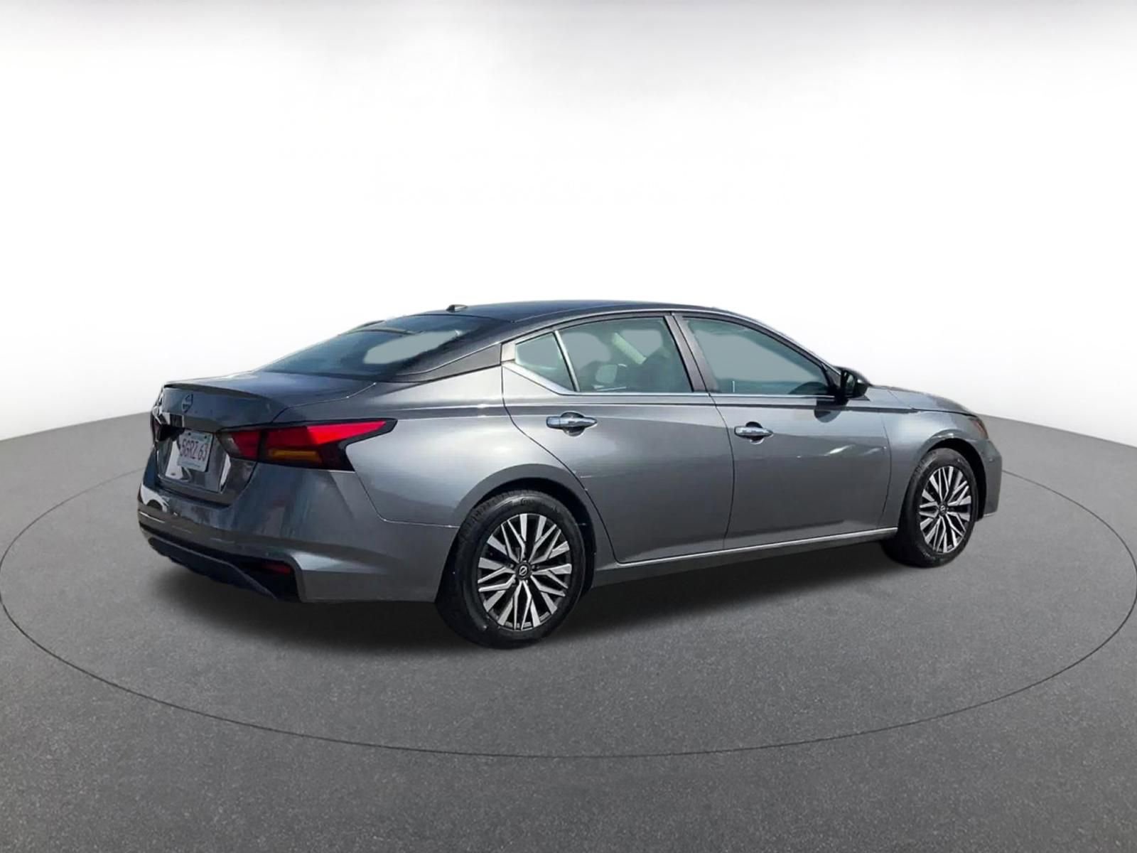 Used 2025 Nissan Altima 2.5 SV image 15