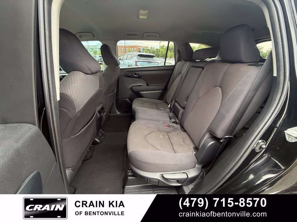 Used 2022 Toyota Highlander LE AWD/4WD image 25