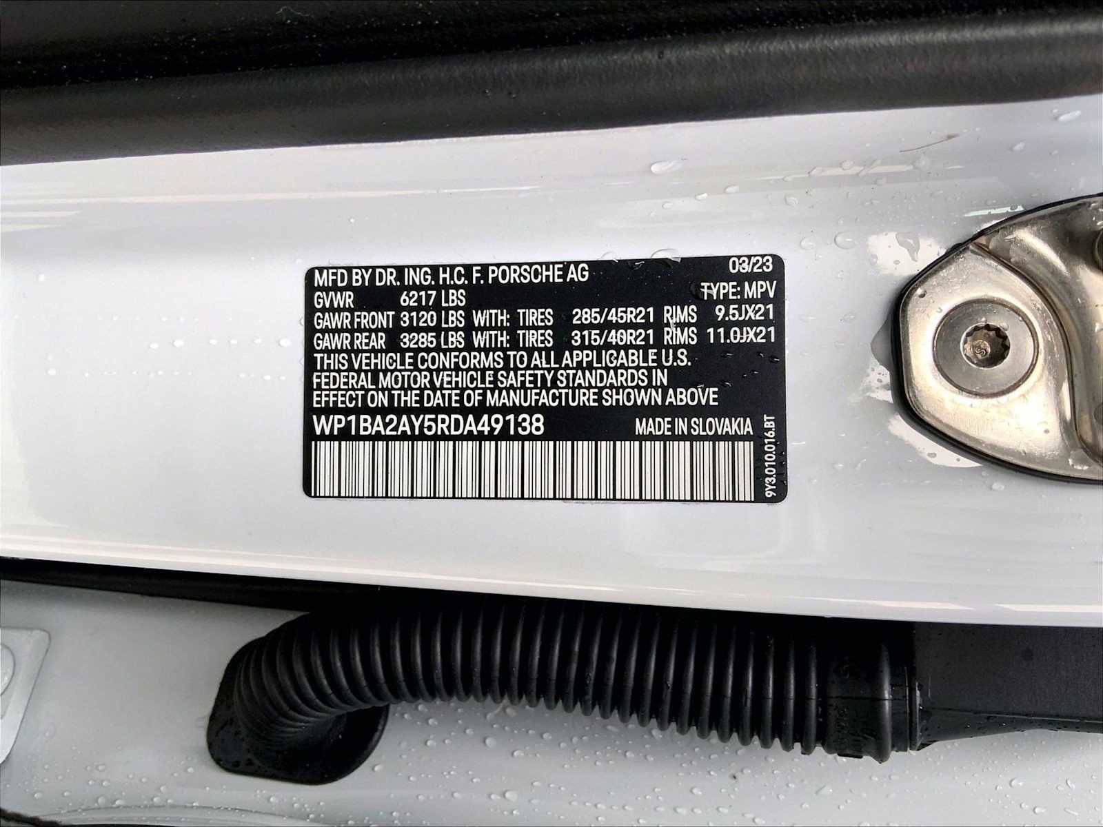 Certified 2024 Porsche Cayenne Coupe image 36