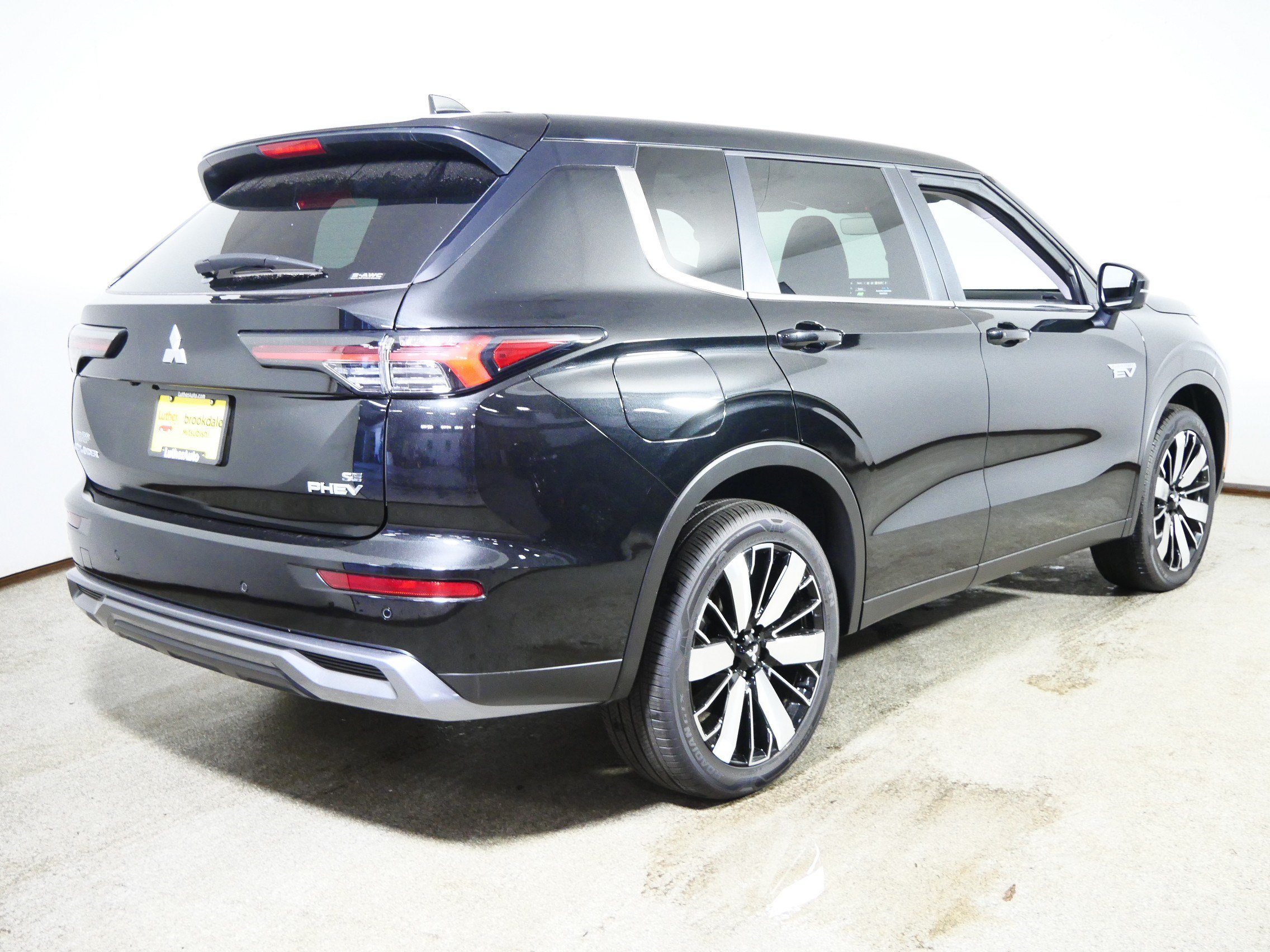 New 2026 Mitsubishi Outlander SE AWD/4WD image 2