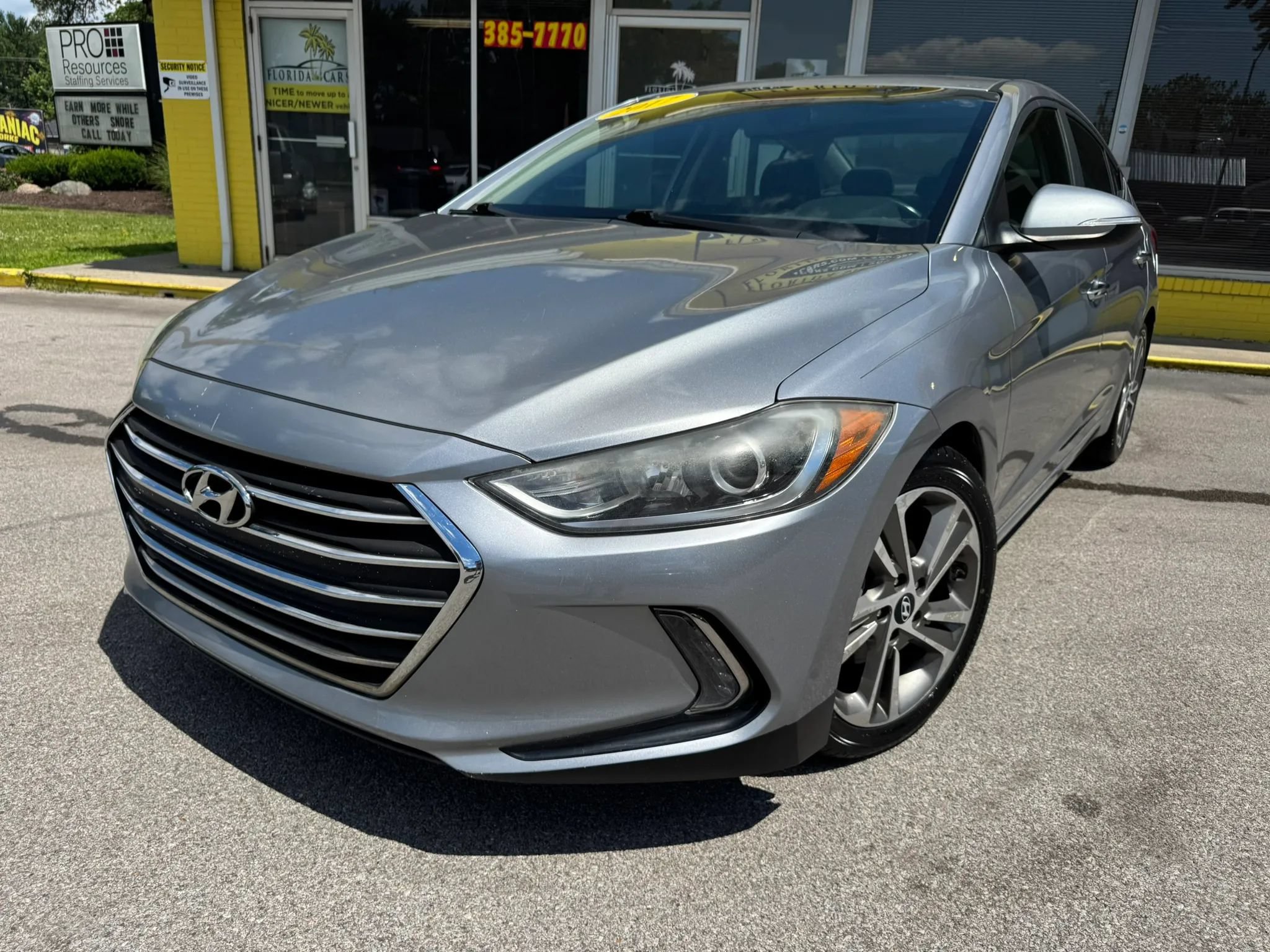 Used 2017 Hyundai Elantra Limited w/ Limited Tech Package 04 FWD image 2