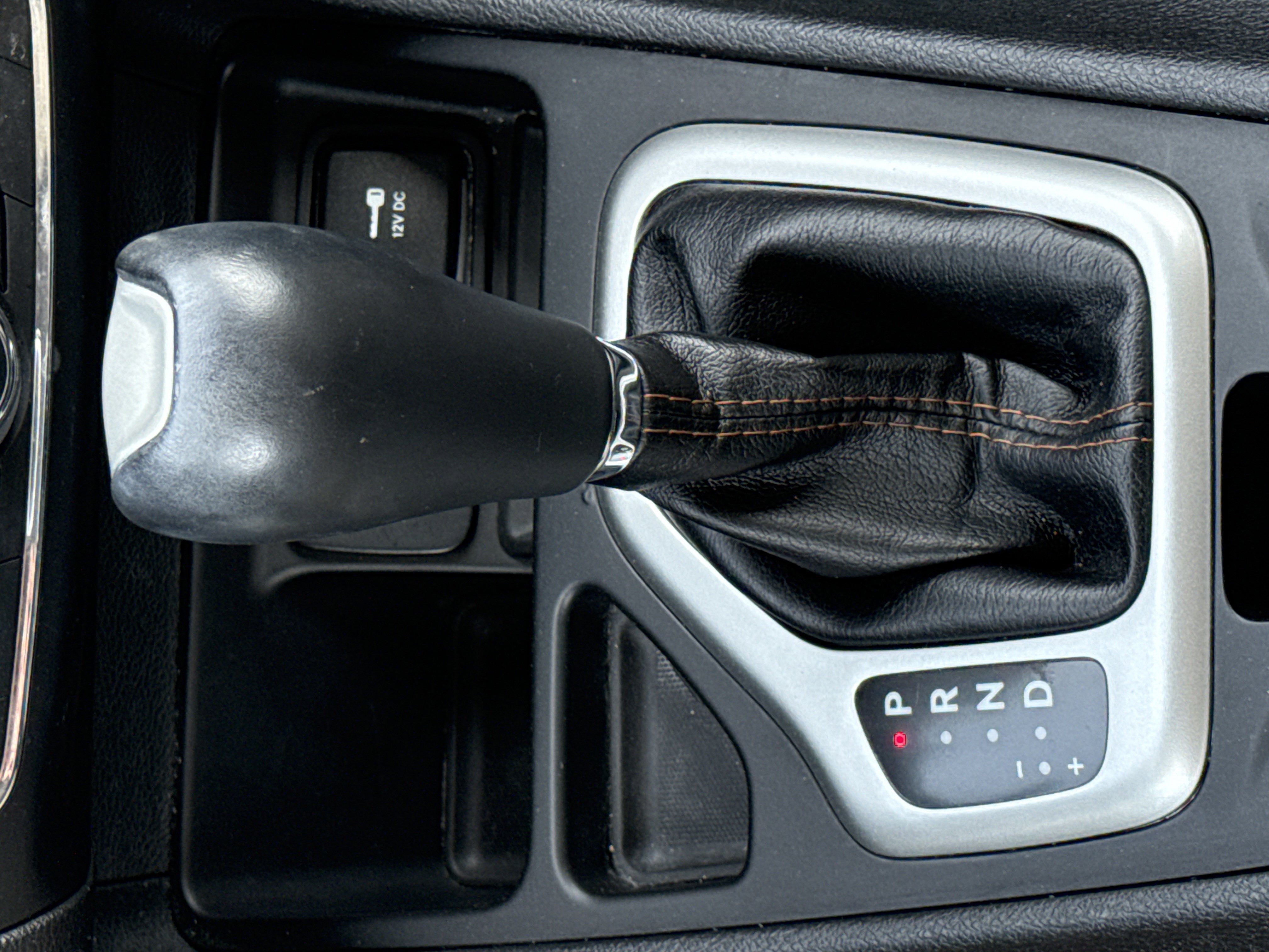 Used 2017 Jeep Cherokee Limited image 24