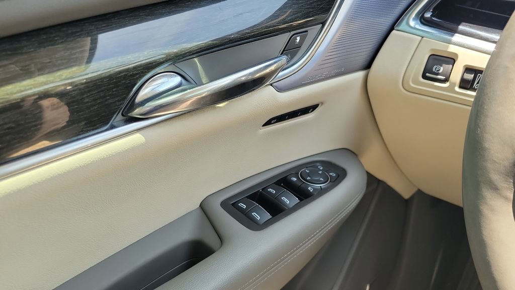 Used 2020 Cadillac XT6 Premium Luxury FWD image 21