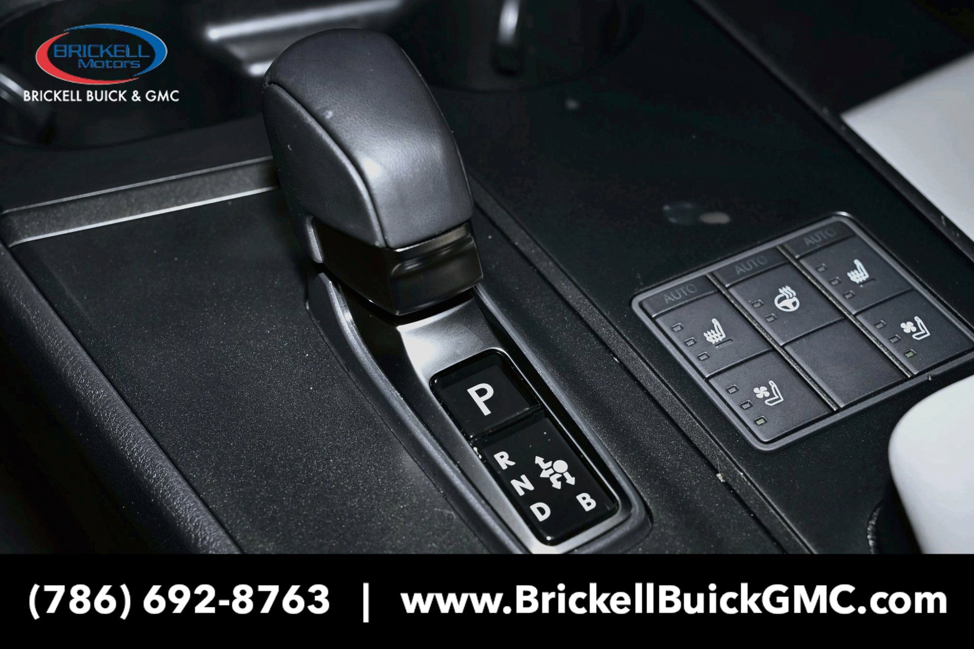 Used 2025 Lexus UX 300h FWD w/ Accessory Package (Z1) image 28