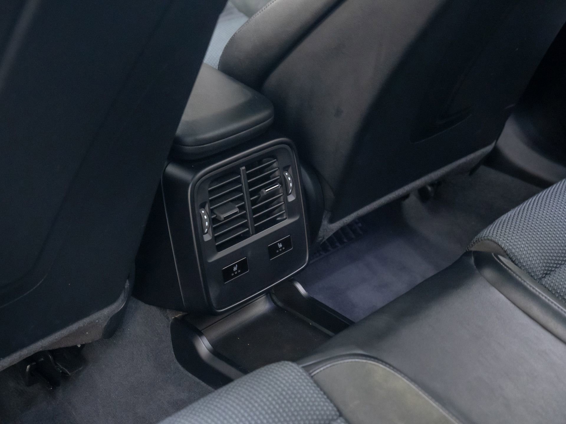 Certified 2022 Porsche Taycan Turbo S image 18