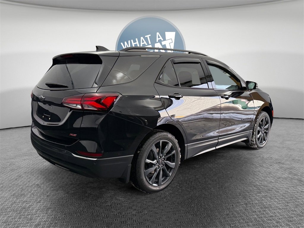Used 2023 Chevrolet Equinox RS image 3