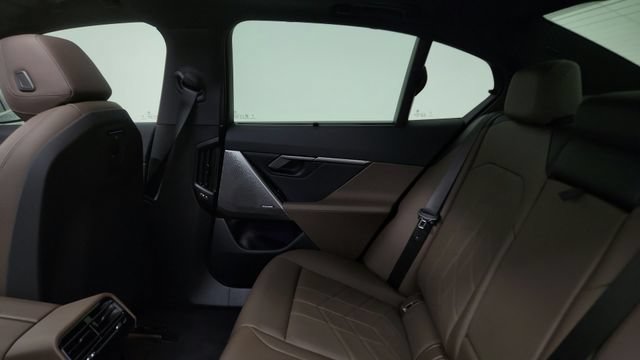Used 2026 BMW i5 eDrive40 AWD/4WD image 61