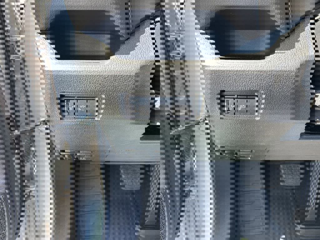 Used 2020 Toyota RAV4 XLE image 6