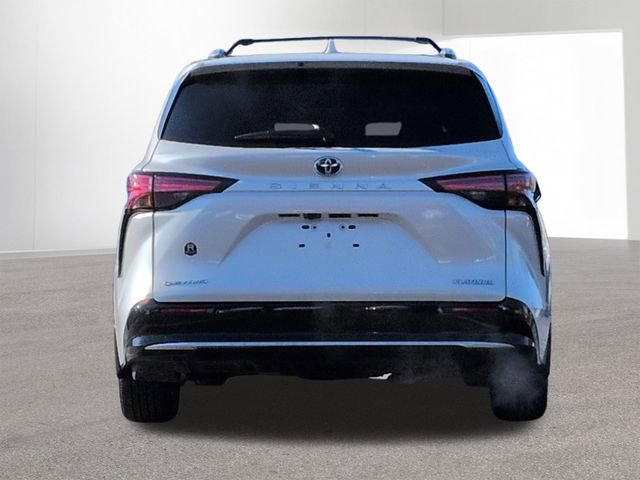 Used 2025 Toyota Sienna Platinum image 7