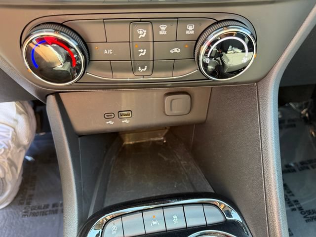 Used 2025 Buick Encore GX Preferred FWD image 13