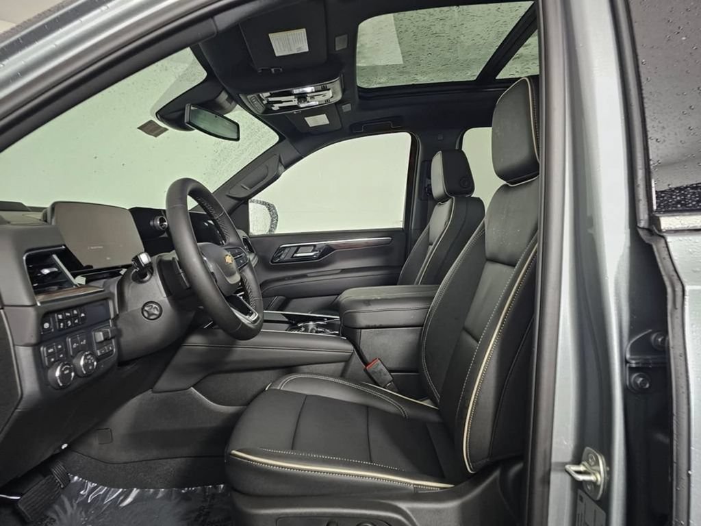 New 2026 Chevrolet Suburban Premier w/ Sun And Tow Package AWD/4WD image 23