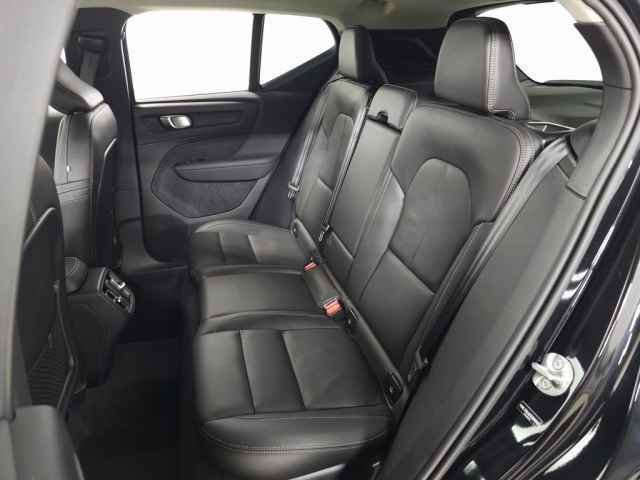 Certified 2025 Volvo XC40 B5 Core image 31
