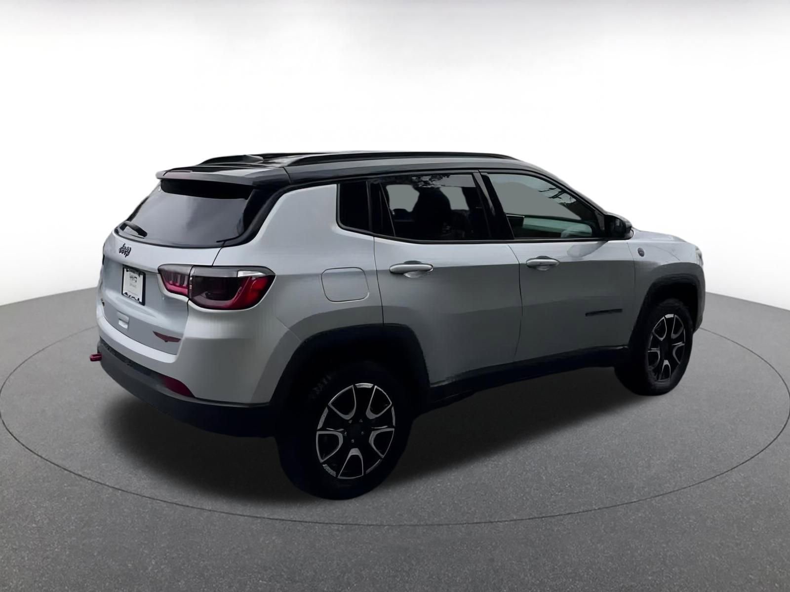 Used 2025 Jeep Compass Trailhawk image 15