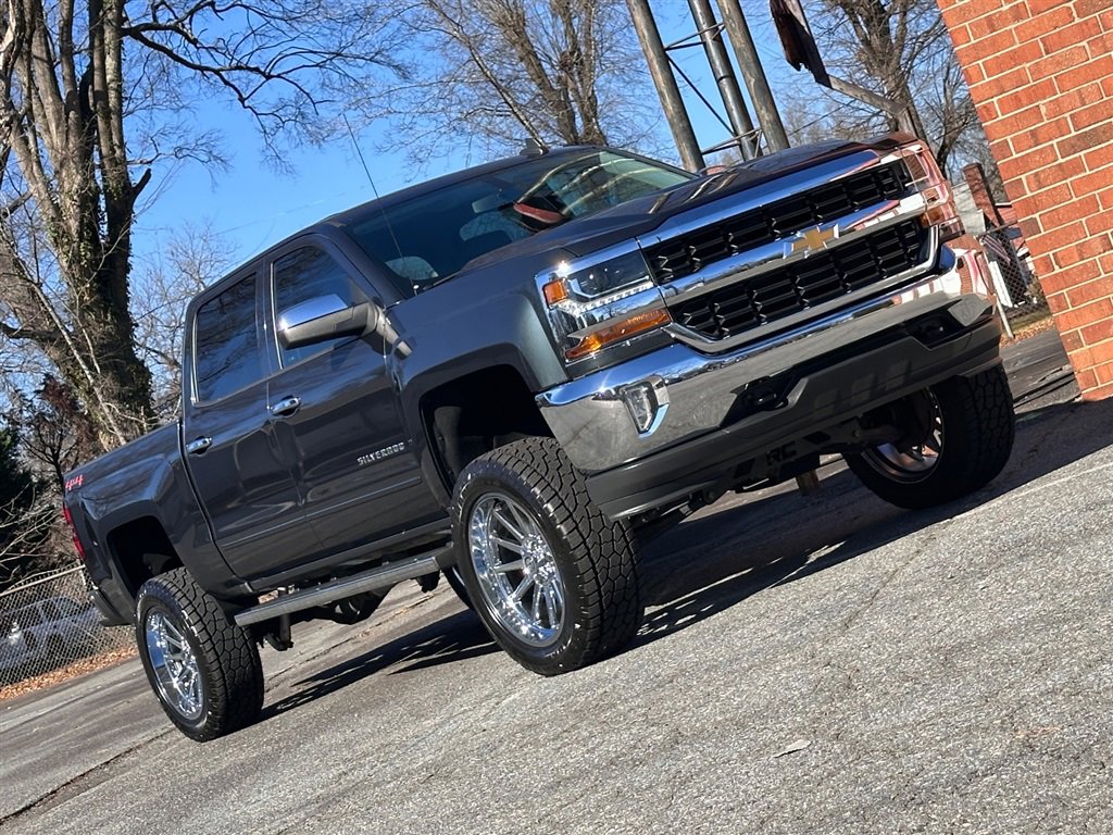 Used 2018 Chevrolet Silverado 1500 LT w/ All Star Edition image 28
