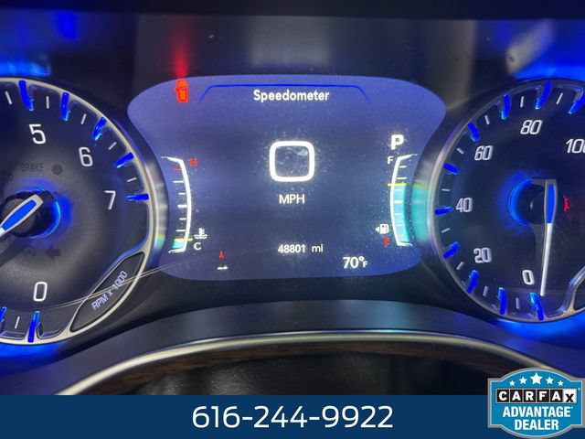 Used 2023 Chrysler Pacifica Limited AWD/4WD image 2