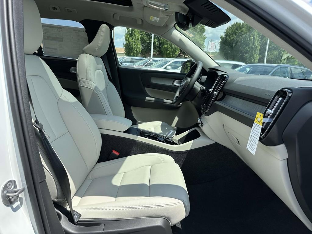 New 2026 Volvo XC40 B4 Plus w/ Protection Package Premier image 11