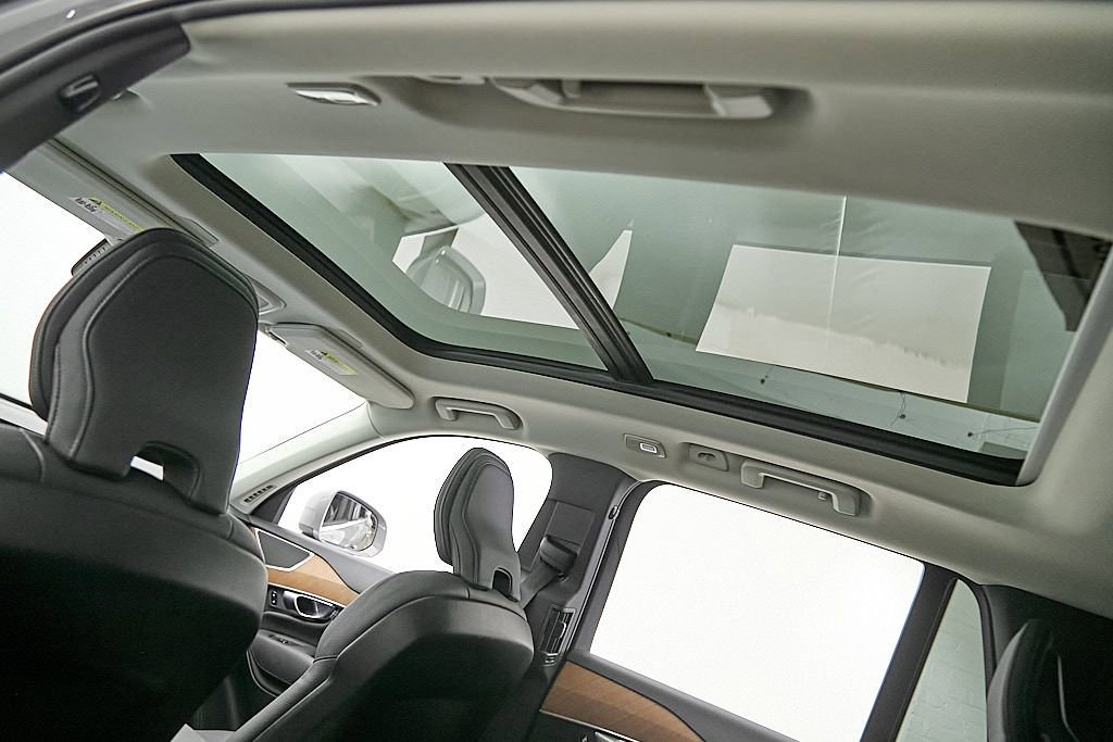 Certified 2025 Volvo XC90 T8 Plus w/ Protection Package Premier AWD/4WD image 23