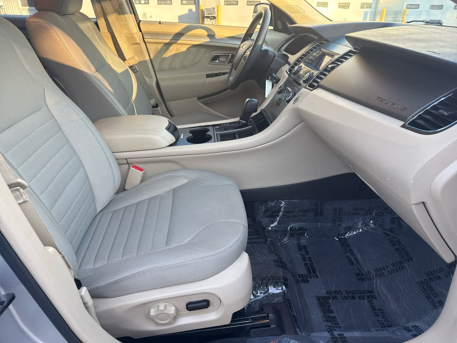 Used 2017 Ford Taurus SE image 12