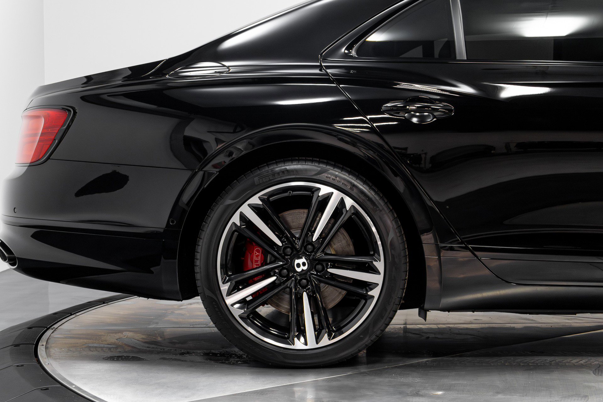 Used 2021 Bentley Flying Spur W12 image 18