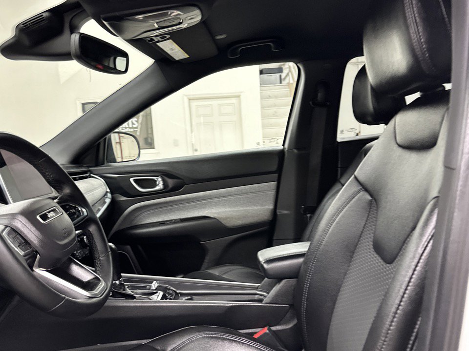 Used 2025 Jeep Compass Latitude w/ Convenience Group image 4