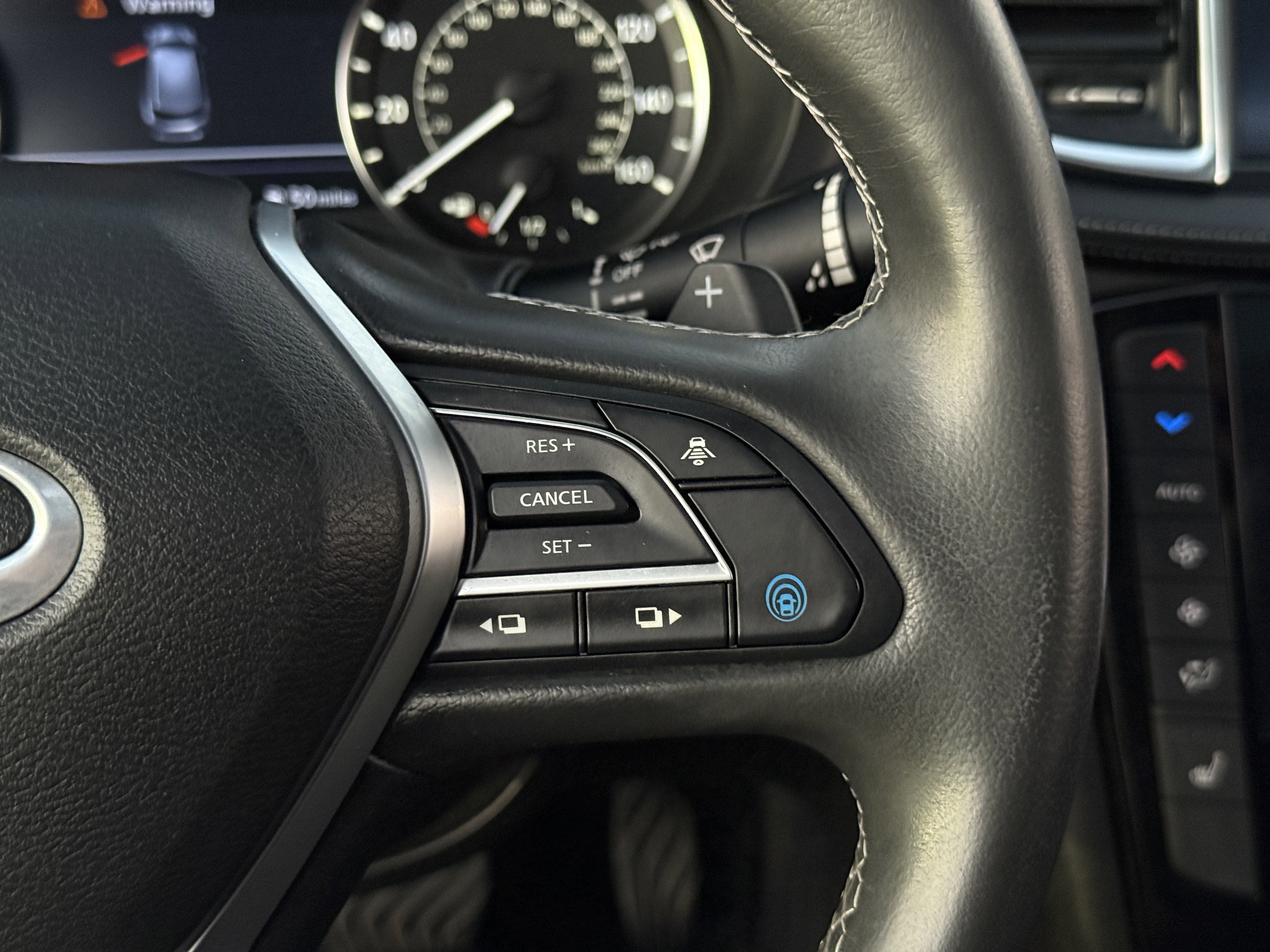 Used 2022 INFINITI QX50 Luxe FWD image 18